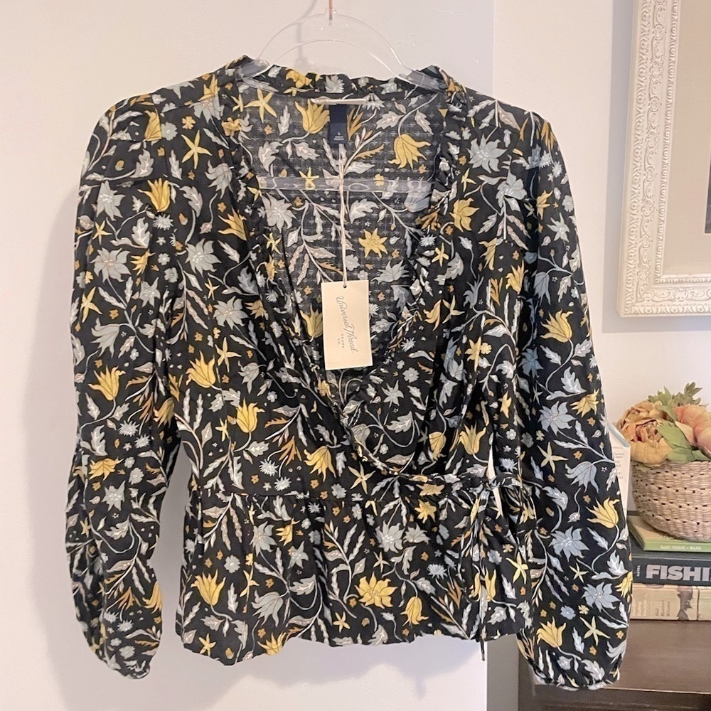 Universal Thread Wrap floral long sleeve Top NWT size small